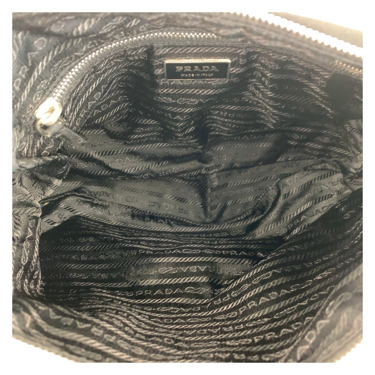 20731
PRADA プラダ テスート 三角ロゴプレート ブラック 黒 シルバー金具 ナイロン / レザー ショルダーバッグ ポシェット レディース ABP36