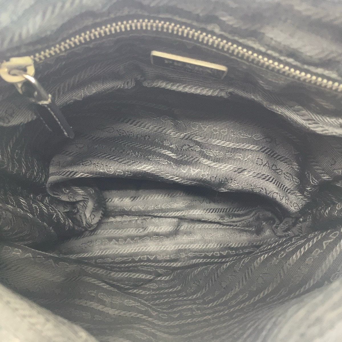 20765
PRADA プラダ テスート 三角ロゴプレート ブラック 黒 シルバー金具 ナイロン / レザー ショルダーバッグ メッセンジャーバッグ レディース ABP35