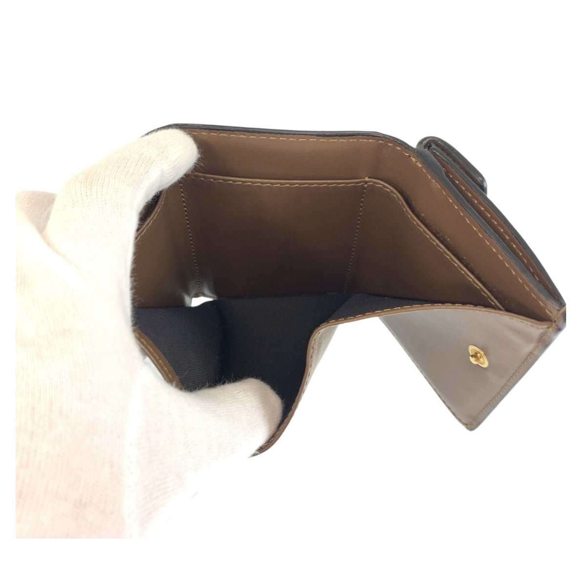 20770
FENDI フェンディ ズッカ エフイズフェンディ ブラウン ゴールド金具 レザー 3M0395AAFM2098210 折財布 コンパクトウォレット レディース AB16