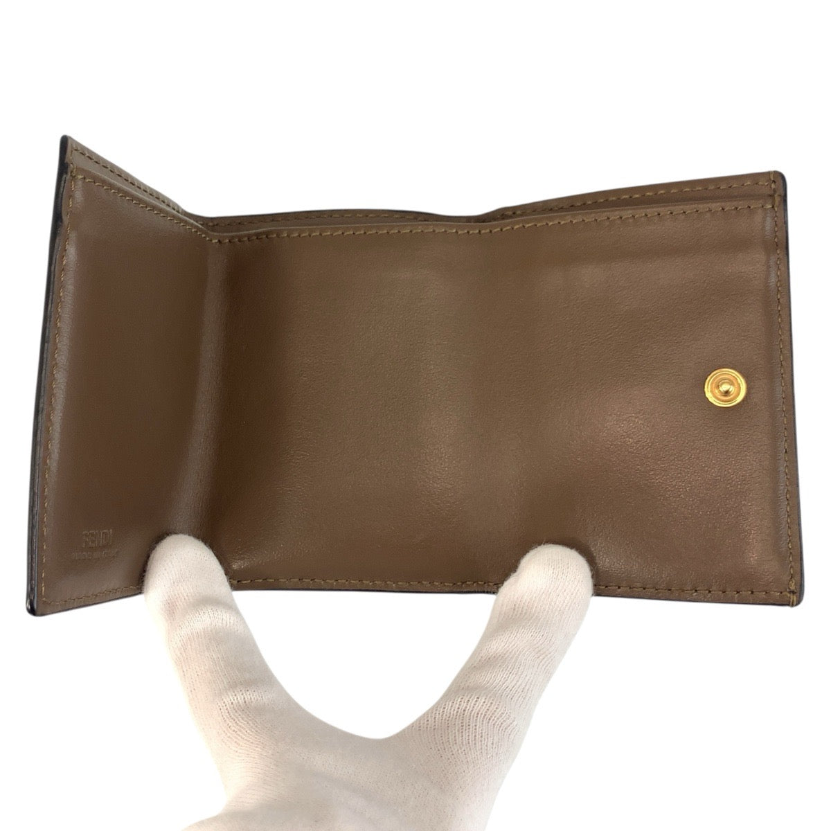 20770
FENDI フェンディ ズッカ エフイズフェンディ ブラウン ゴールド金具 レザー 3M0395AAFM2098210 折財布 コンパクトウォレット レディース AB16
