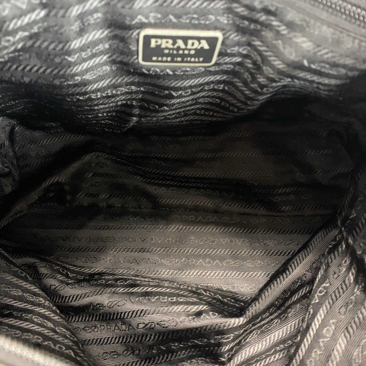20773
PRADA プラダ テスート 三角ロゴプレート ブラック 黒 シルバー金具 ナイロン ショルダーバッグ トートバッグ レディース ABP35