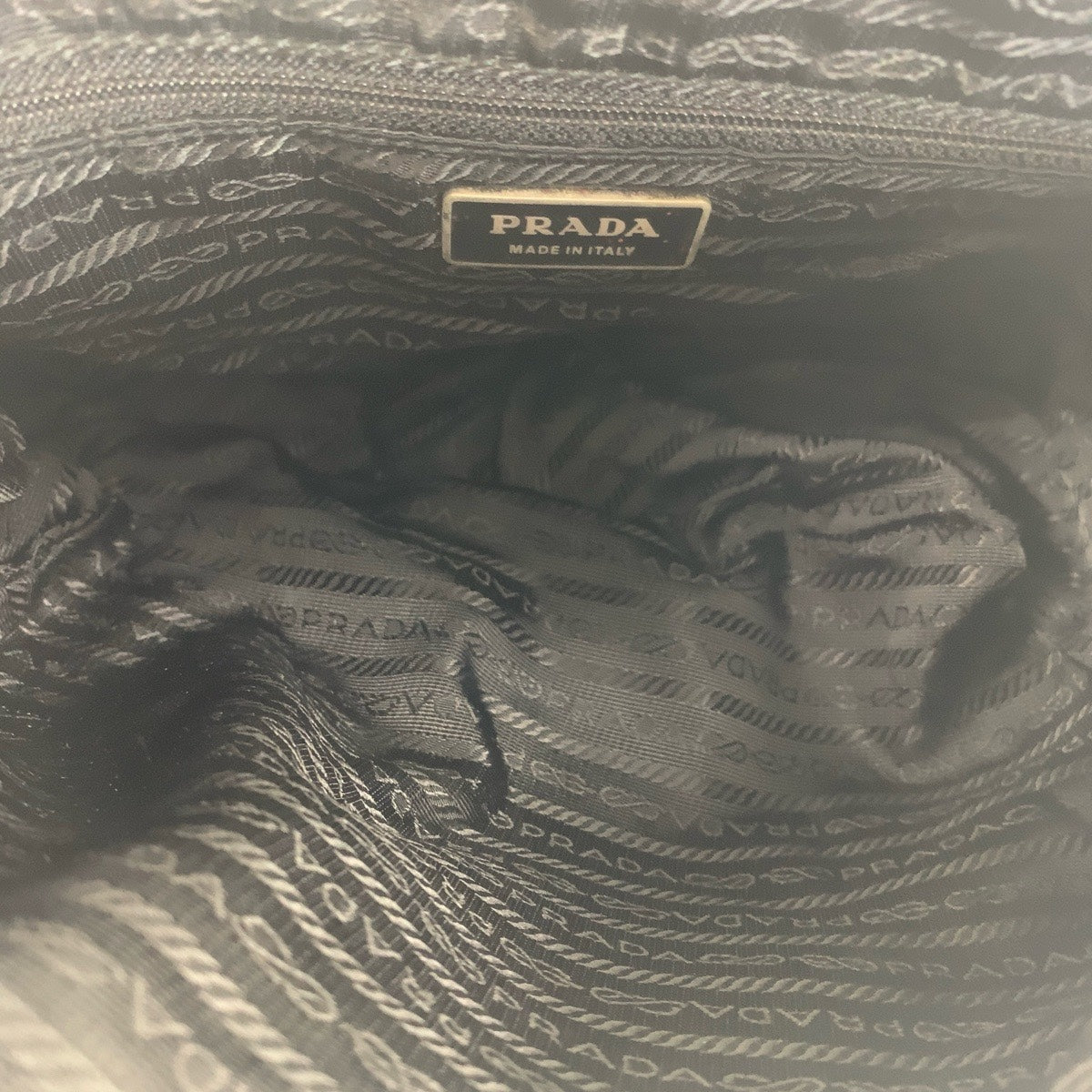 20779
PRADA プラダ テスート 三角ロゴプレート ブラック 黒 シルバー金具 ナイロン / レザー ショルダーバッグ メッセンジャーバッグ レディース ABP36