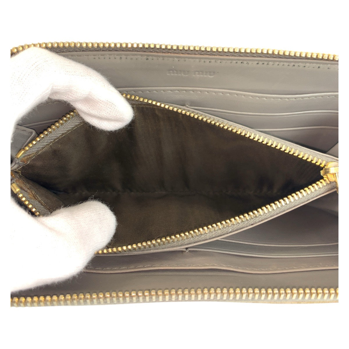 20784
MIUMIU ミュウミュウ 型押し グレー ゴールド金具 レザー 長財布 ロングウォレット レディース ABP8