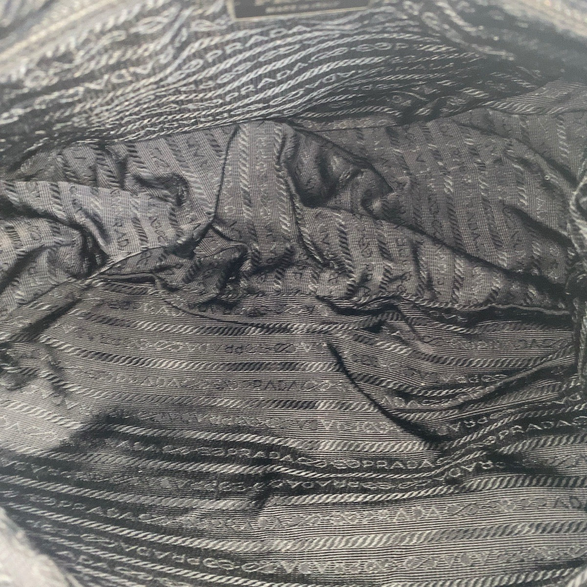 20796
PRADA プラダ テスート 三角ロゴプレート ブラック 黒 シルバー金具 ナイロン / レザー ショルダーバッグ メッセンジャーバッグ レディース ABP37