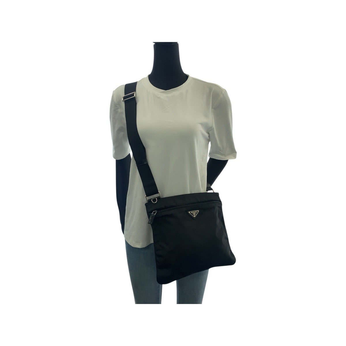 20799
PRADA プラダ テスート 三角ロゴプレート ブラック 黒 シルバー金具 ナイロン ショルダーバッグ ポシェット レディース A58