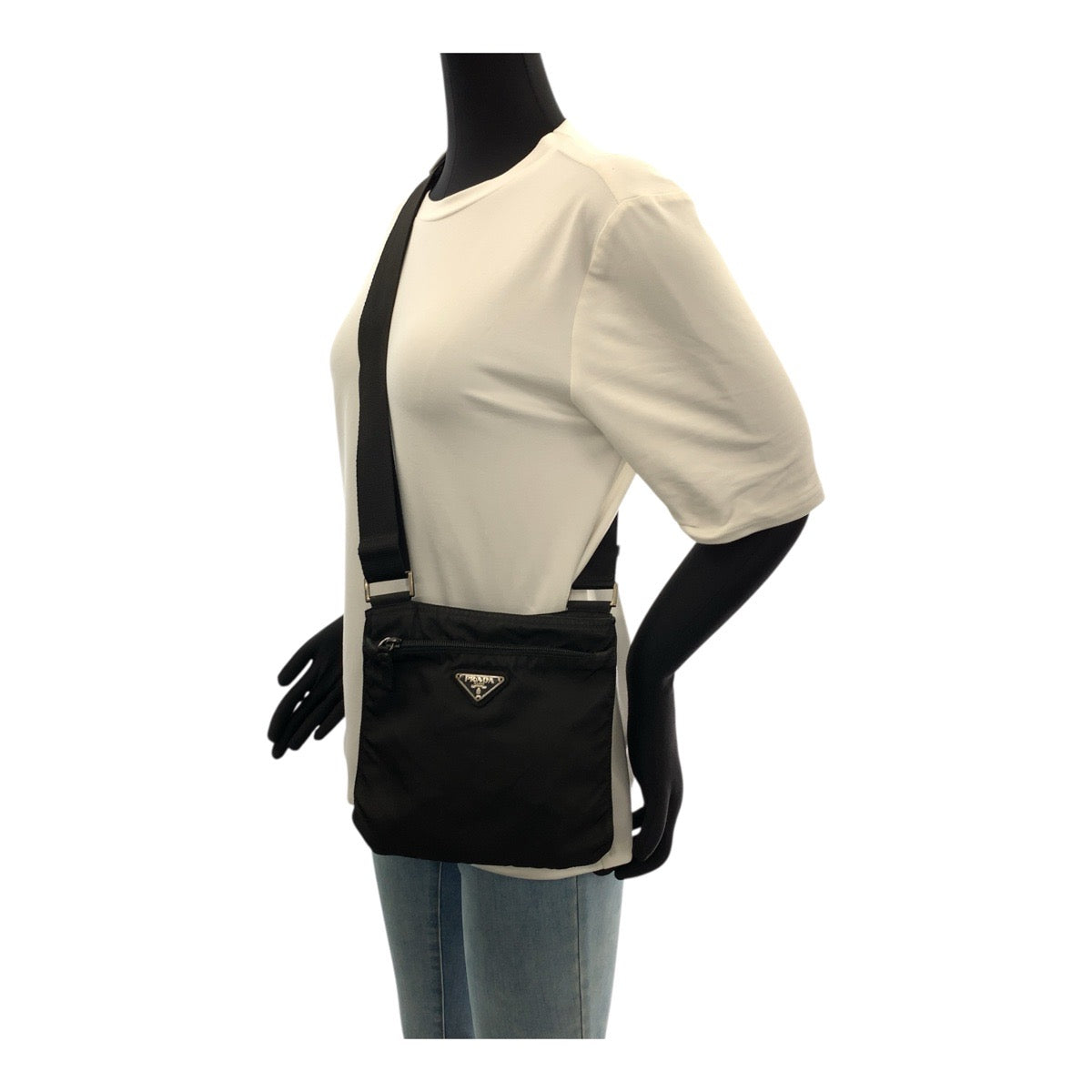 20820
PRADA プラダ テスート 三角ロゴプレート ブラック 黒 シルバー金具 ナイロン ショルダーバッグ ポシェット レディース AB28