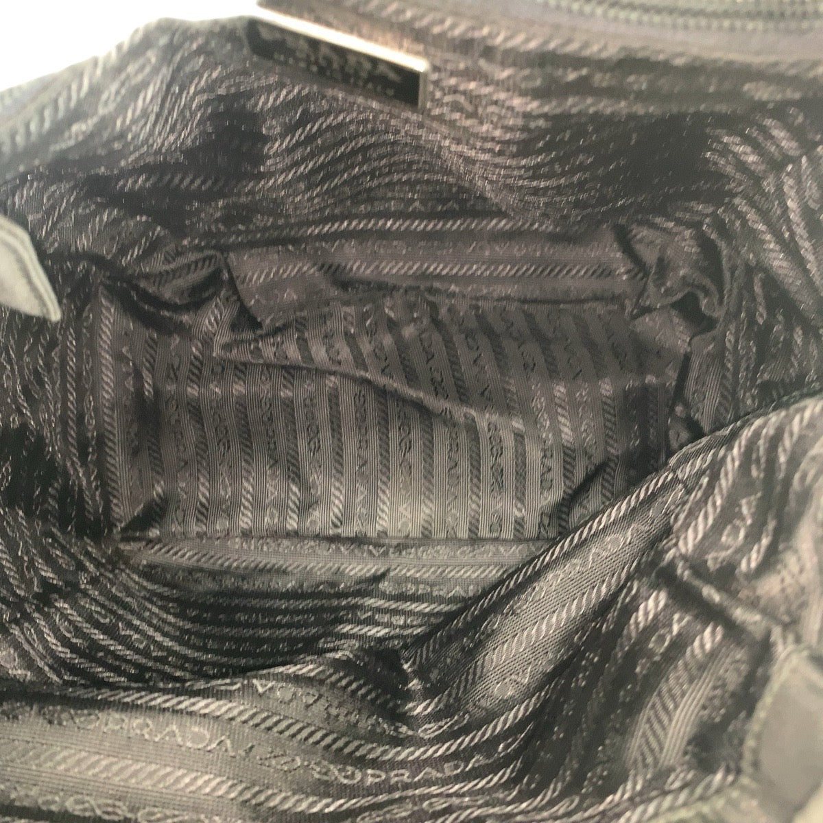 20826
PRADA プラダ テスート 三角ロゴプレート ブラック 黒 シルバー金具 ナイロン リュック・デイパック バックパック レディース ABP42