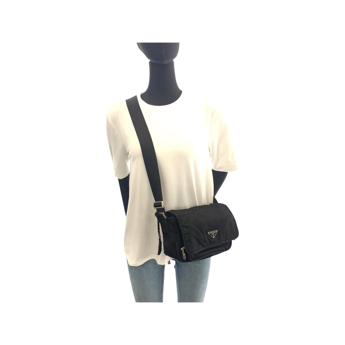 20831
PRADA プラダ テスート 三角ロゴプレート ブラック 黒 シルバー金具 ナイロン ショルダーバッグ ポシェット レディース AB37