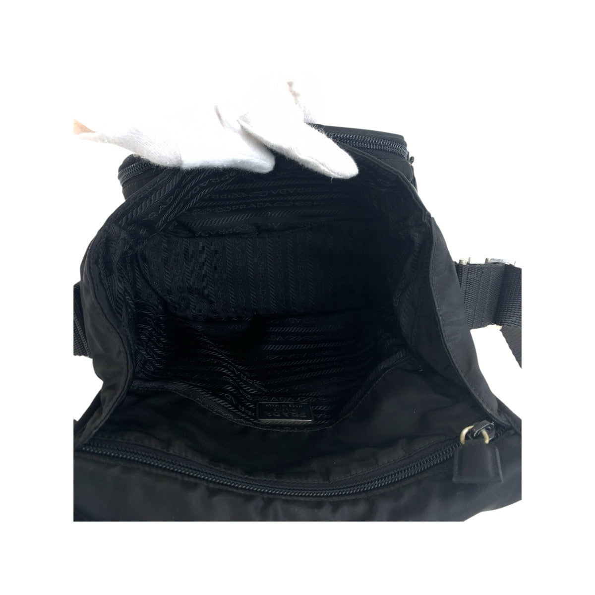 20831
PRADA プラダ テスート 三角ロゴプレート ブラック 黒 シルバー金具 ナイロン ショルダーバッグ ポシェット レディース AB37