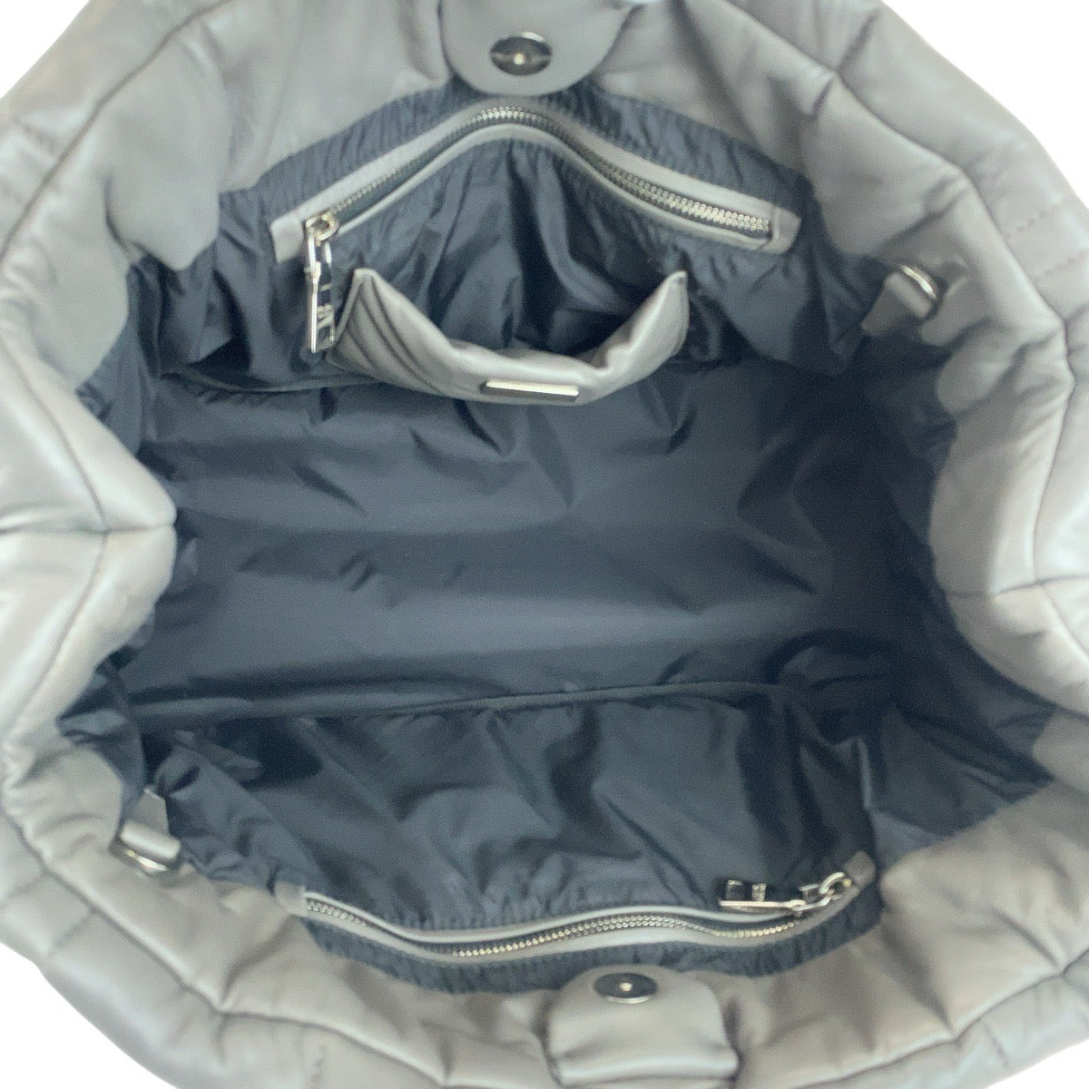 20844
PRADA プラダ 三角ロゴプレート ナッパボンバー グレー シルバー金具 レザー トートバッグ ハンドバッグ レディース AB56