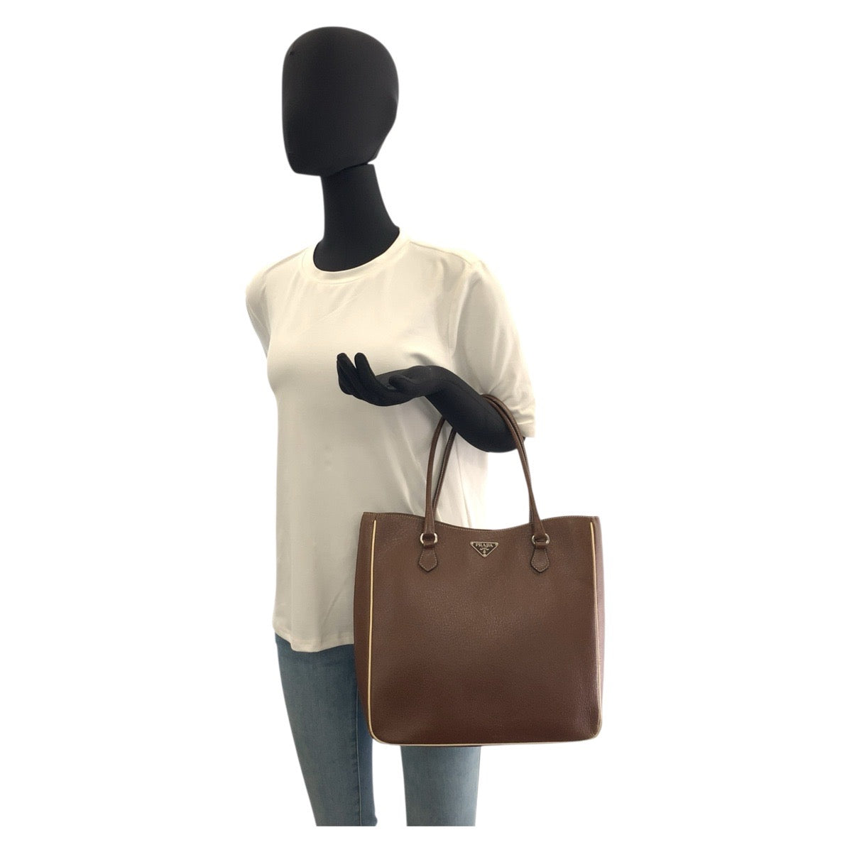 20858
PRADA プラダ 三角ロゴプレート ブラウン シルバー金具 レザー トートバッグ ハンドバッグ レディース AB30