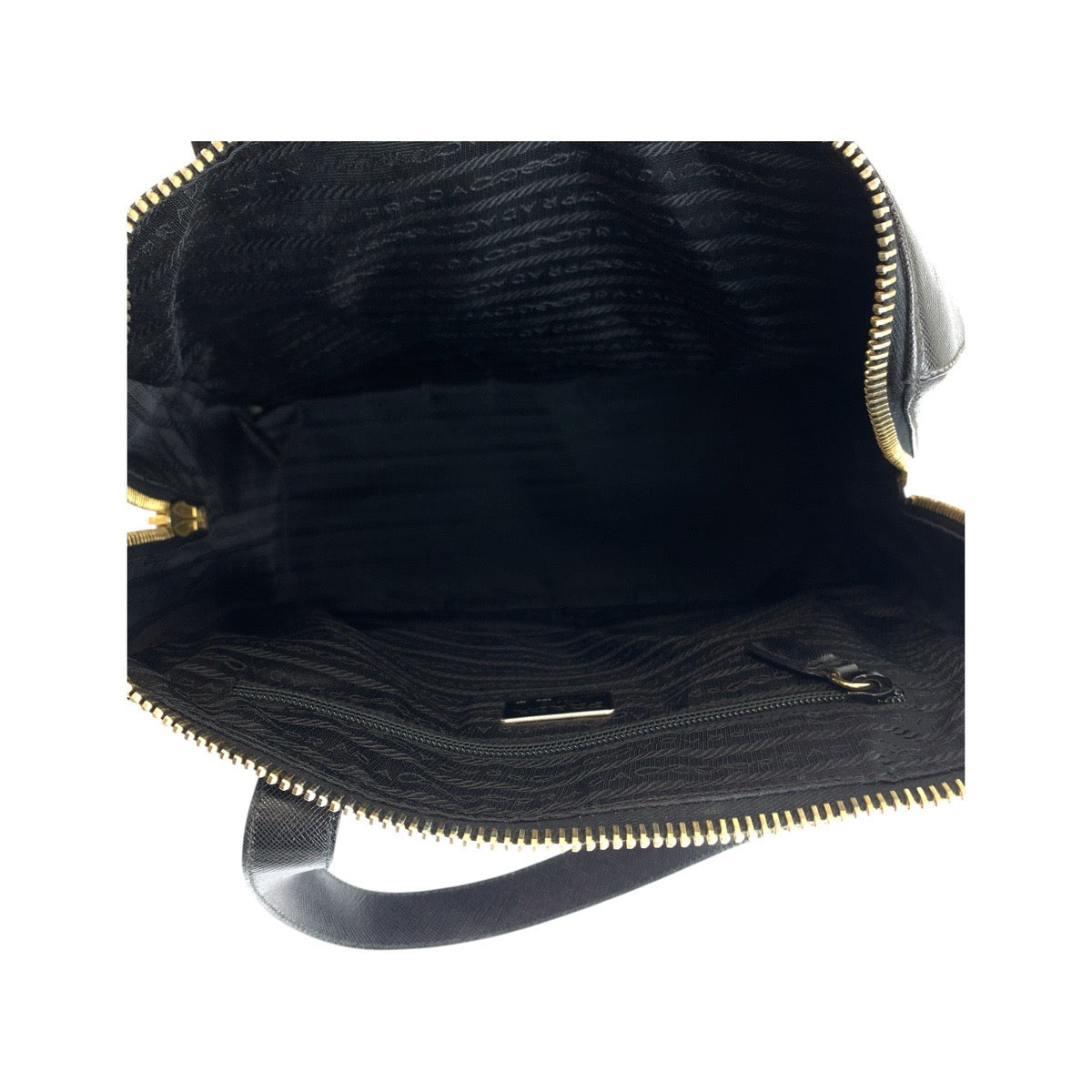 20860
PRADA プラダ サフィアーノ ブラック 黒 ゴールド金具 レザー トートバッグ ハンドバッグ レディース ABP44