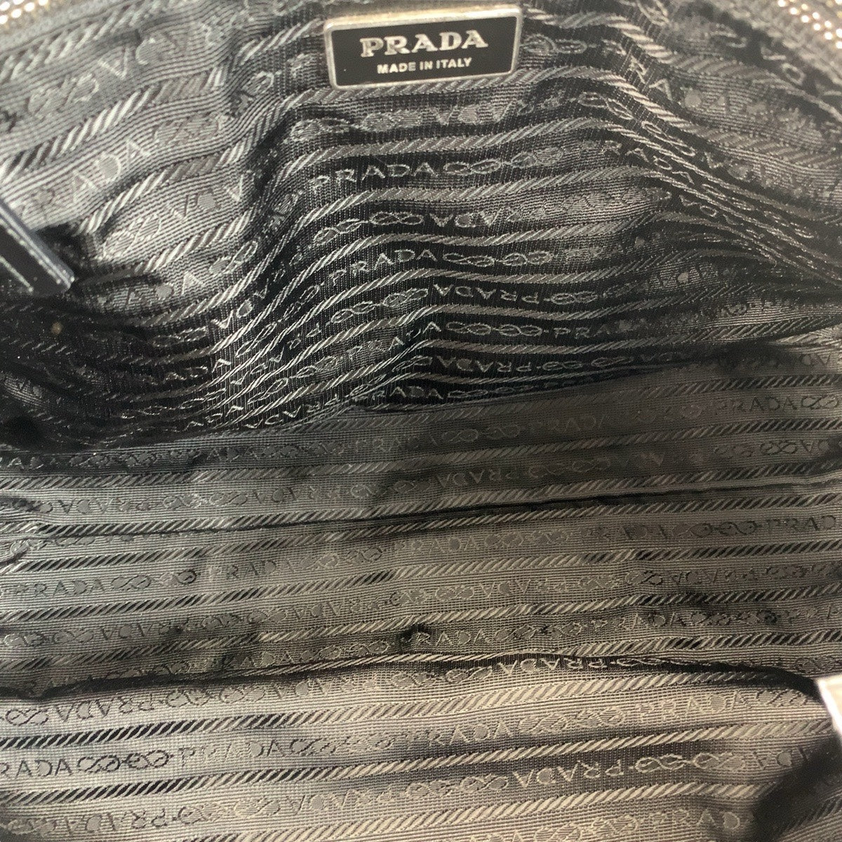 20864
PRADA プラダ テスート 三角ロゴプレート ブラック 黒 シルバー金具 ナイロン / レザー トートバッグ ショルダーバッグ レディース ABP30