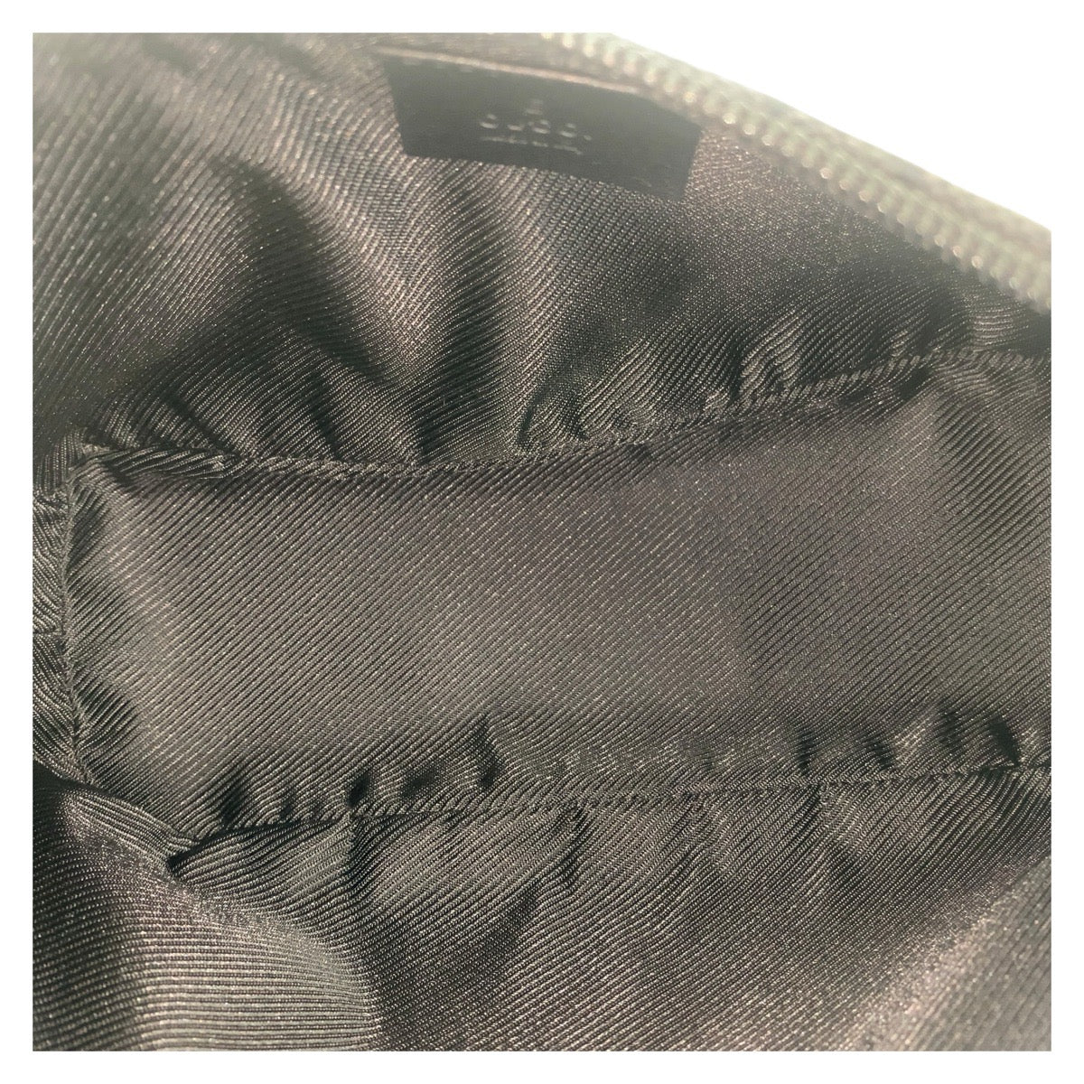 20879
GUCCI グッチ ブラック 黒 シルバー金具 GGキャンバス / レザー 07198 ハンドバッグ アクセサリーポーチ レディース A37