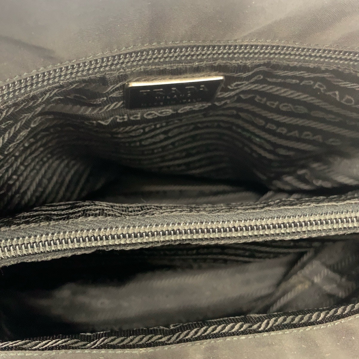 20881
PRADA プラダ テスート 三角ロゴプレート ブラック 黒 シルバー金具 ナイロン トートバッグ ショルダーバッグ レディース ABP35