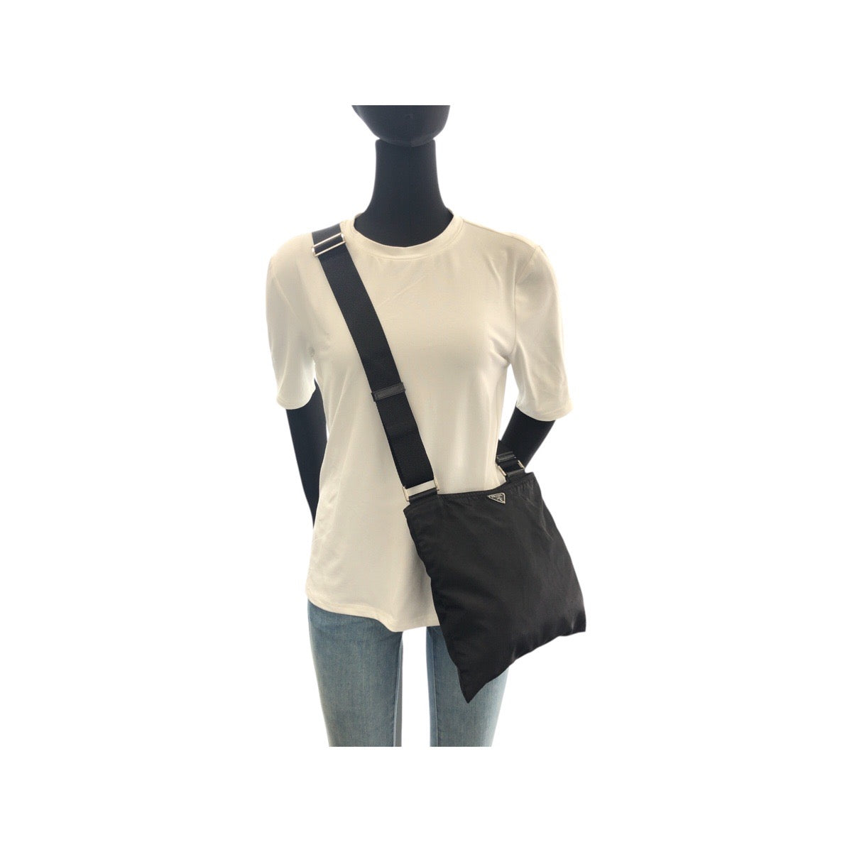 20885
PRADA プラダ テスート 三角ロゴプレート ブラック 黒 シルバー金具 ナイロン ショルダーバッグ ポシェット レディース AB35