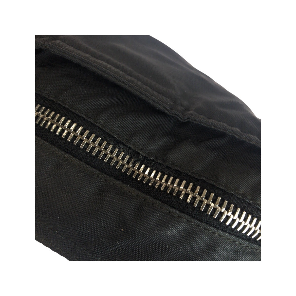 20885
PRADA プラダ テスート 三角ロゴプレート ブラック 黒 シルバー金具 ナイロン ショルダーバッグ ポシェット レディース AB35