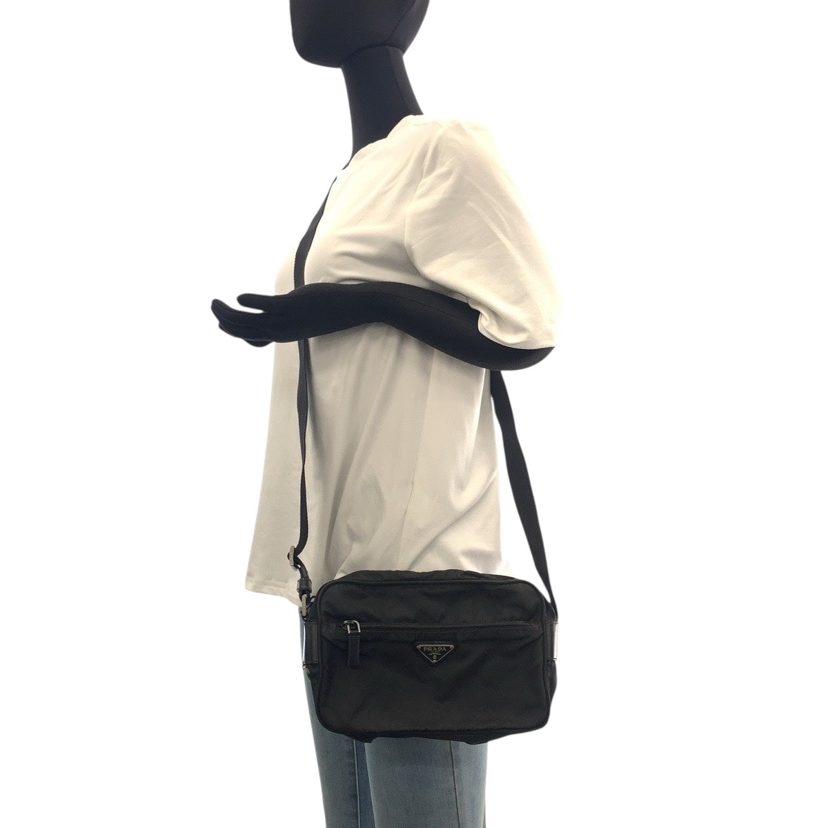 20894
PRADA プラダ テスート 三角ロゴプレート ブラック 黒 シルバー金具 ナイロン / レザー ショルダーバッグ ポシェット レディース AB23