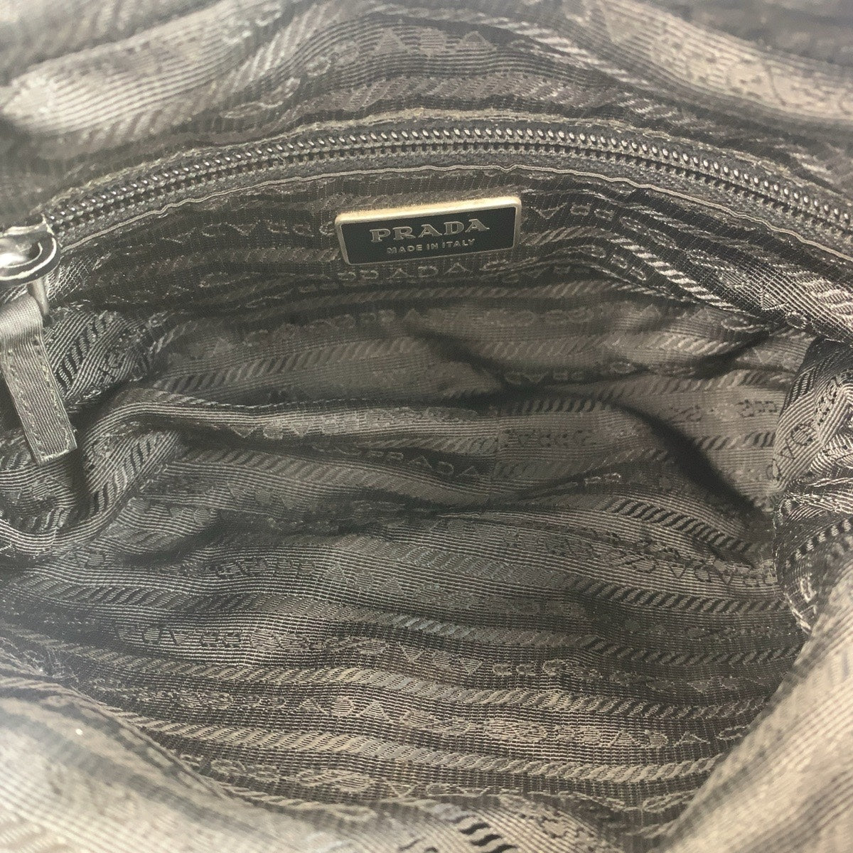 20894
PRADA プラダ テスート 三角ロゴプレート ブラック 黒 シルバー金具 ナイロン / レザー ショルダーバッグ ポシェット レディース AB23