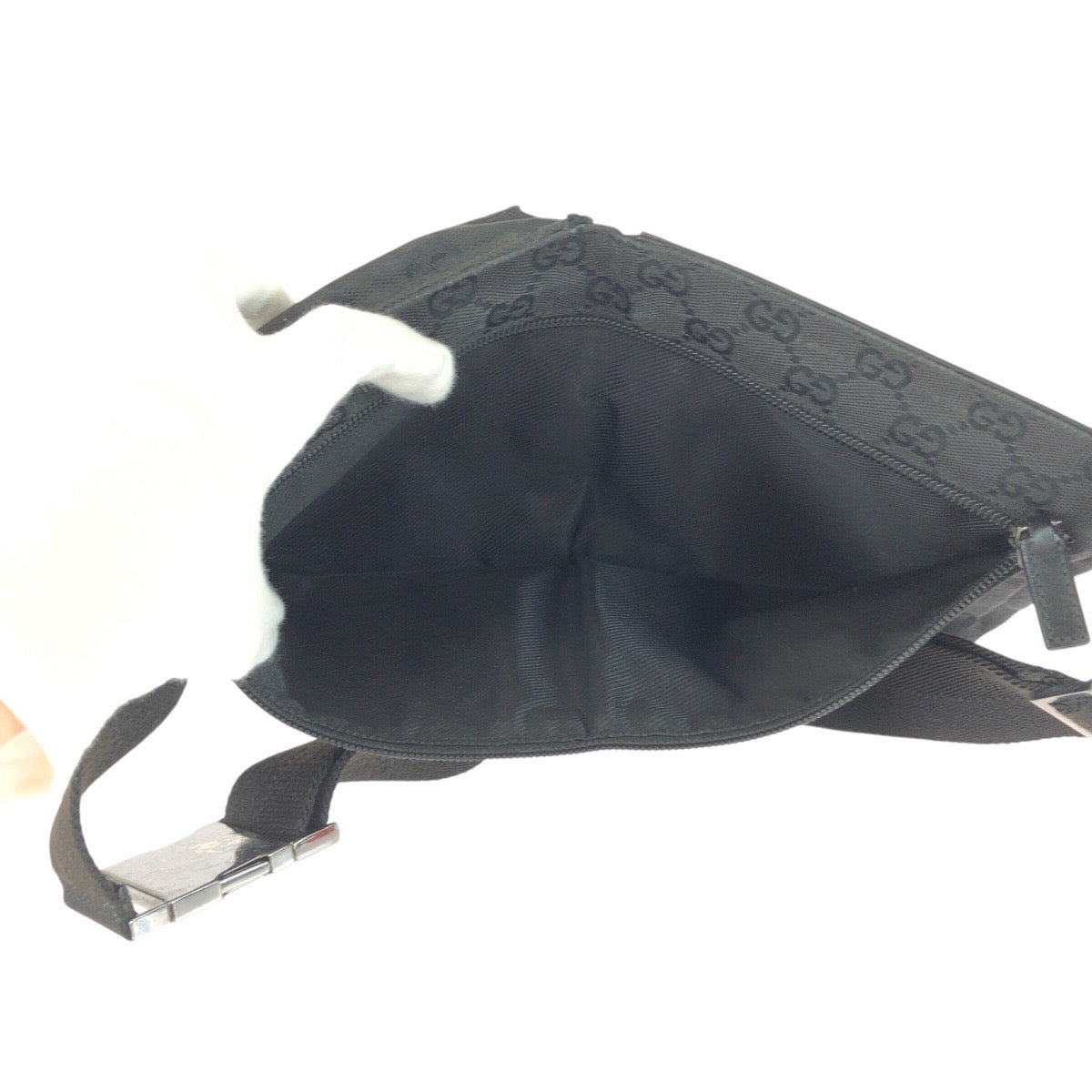 20897
GUCCI グッチ ブラック 黒 シルバー金具 GGキャンバス / レザー 28566 ボディバッグ ウエストバッグ レディース AB35