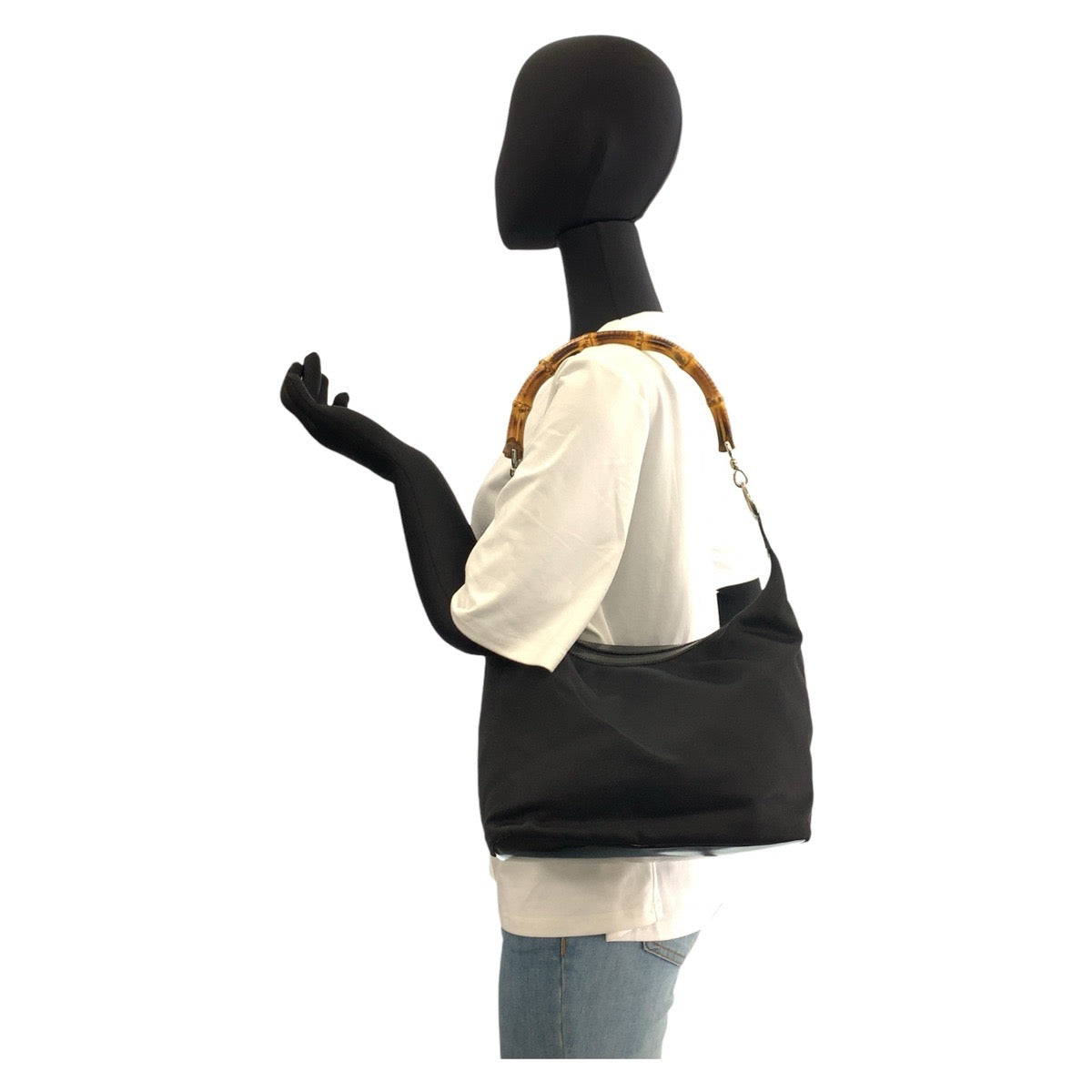 20901
GUCCI グッチ バンブー ブラック 黒 シルバー金具 ナイロン 000 2214 0531 ショルダーバッグ レディース A32