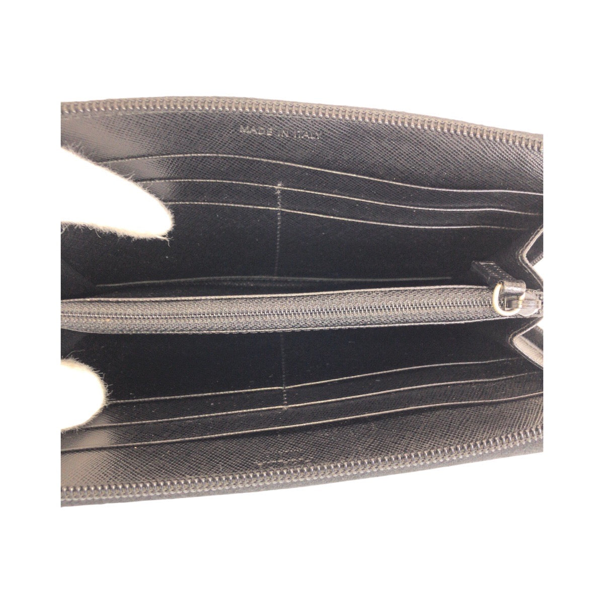 20925
PRADA プラダ テスート サフィアーノ 三角ロゴプレート ブラック 黒 シルバー金具 ナイロン / レザー 長財布 ラウンドファスナー レディース A28