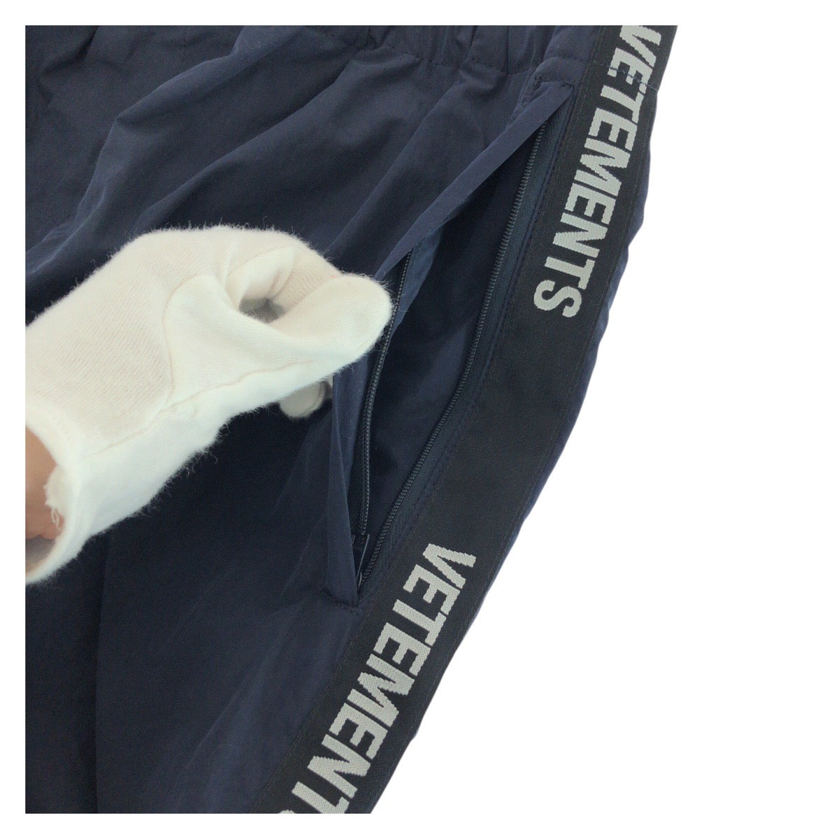 20932
VETEMENTS x UMBRO Track Pants Size L Navy White Nylon Other Bottoms Pants Men's ABP16