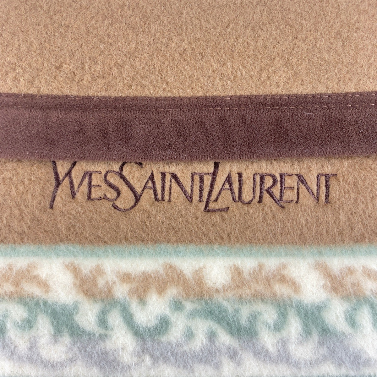 20935
YVES SAINT LAURENT イヴ サンローラン YSL カシミヤ ウール ブラウン ベージュ グリーン ウール / カシミヤ 3121 4410 毛布　 レディース N