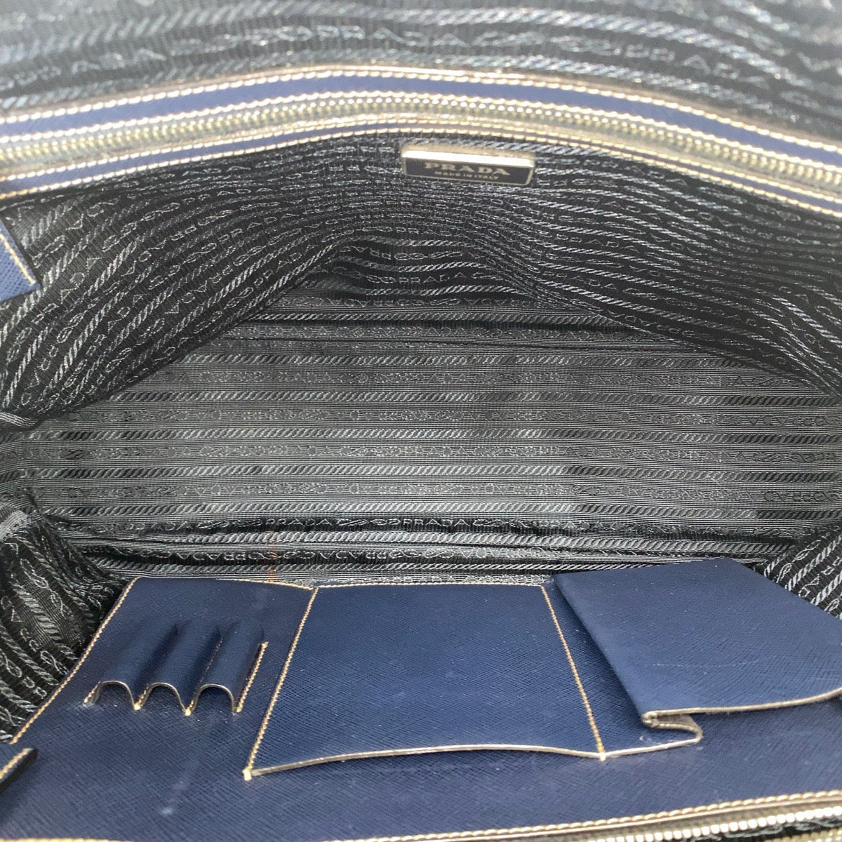 20948
PRADA プラダ サフィアーノ ネイビー シルバー金具 レザー ビジネスバッグ ブリーフケース メンズ ABP60