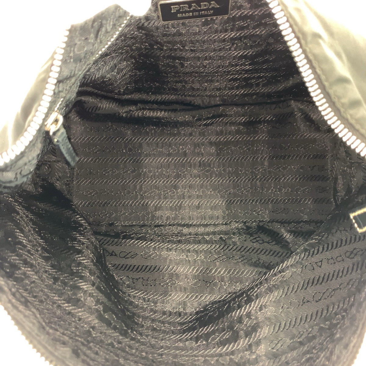 20951
PRADA プラダ テスート 三角ロゴプレート ブラック 黒 シルバー金具 ナイロン / レザー ショルダーバッグ ハンドバッグ レディース AB28