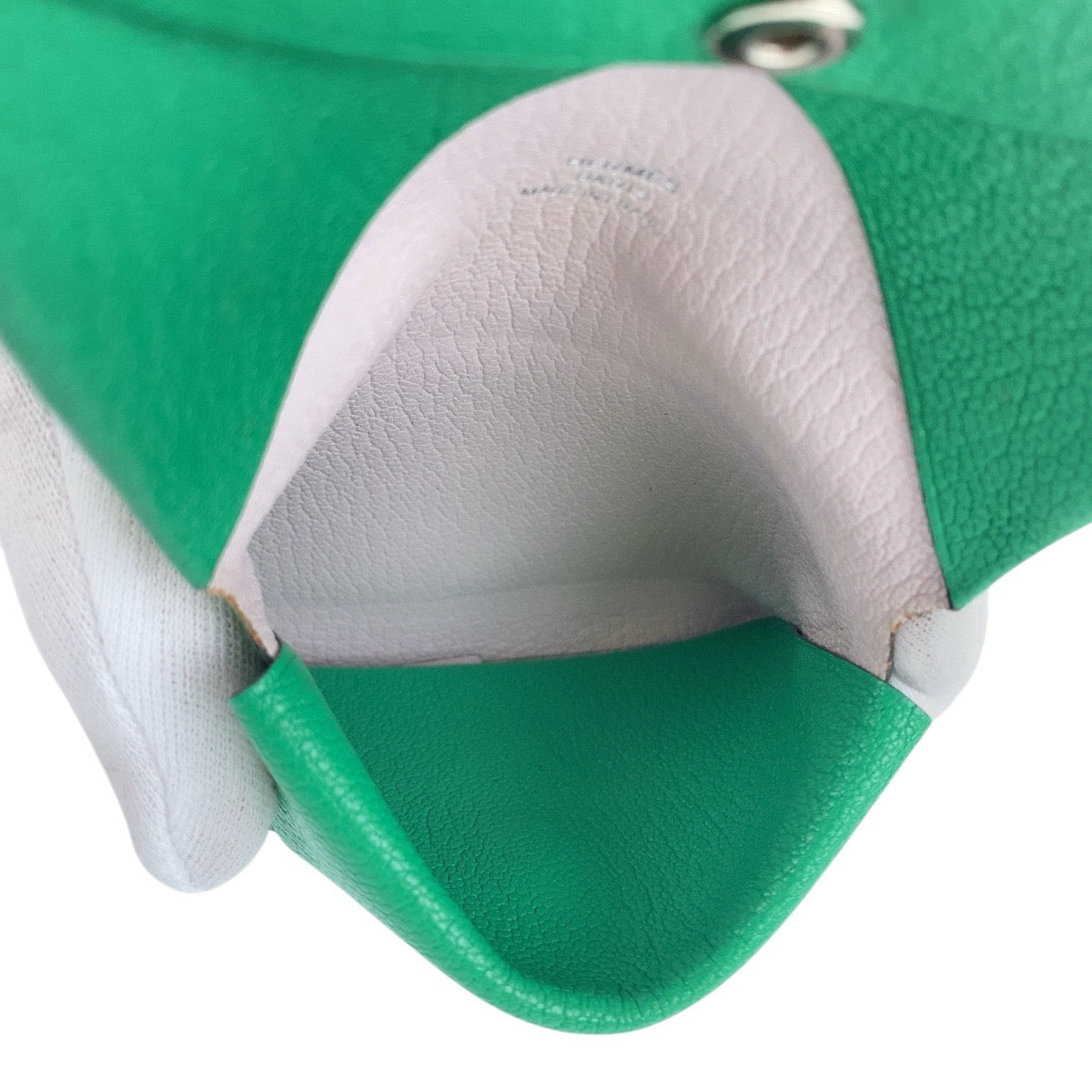 20957
HERMES エルメス カルヴィデュオ グリーン シルバー金具 シェーブル コインケース カードケース U刻印 レディース AB32