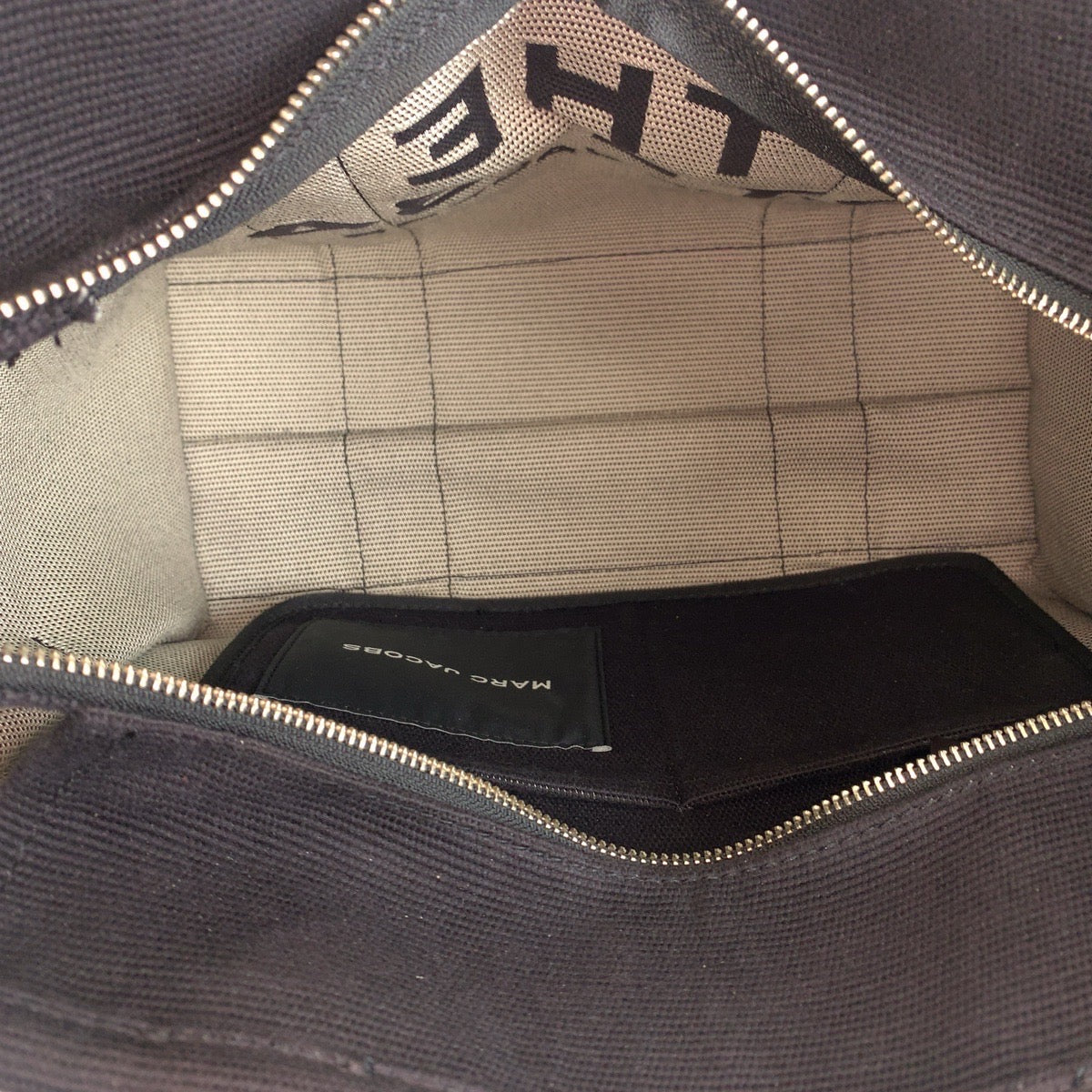 20959
MARC JACOBS マークジェイコブス ザトート ブラック 黒 シルバー金具 キャンバス M0017027 トートバッグ ショルダーバッグ 2way レディース ABP20