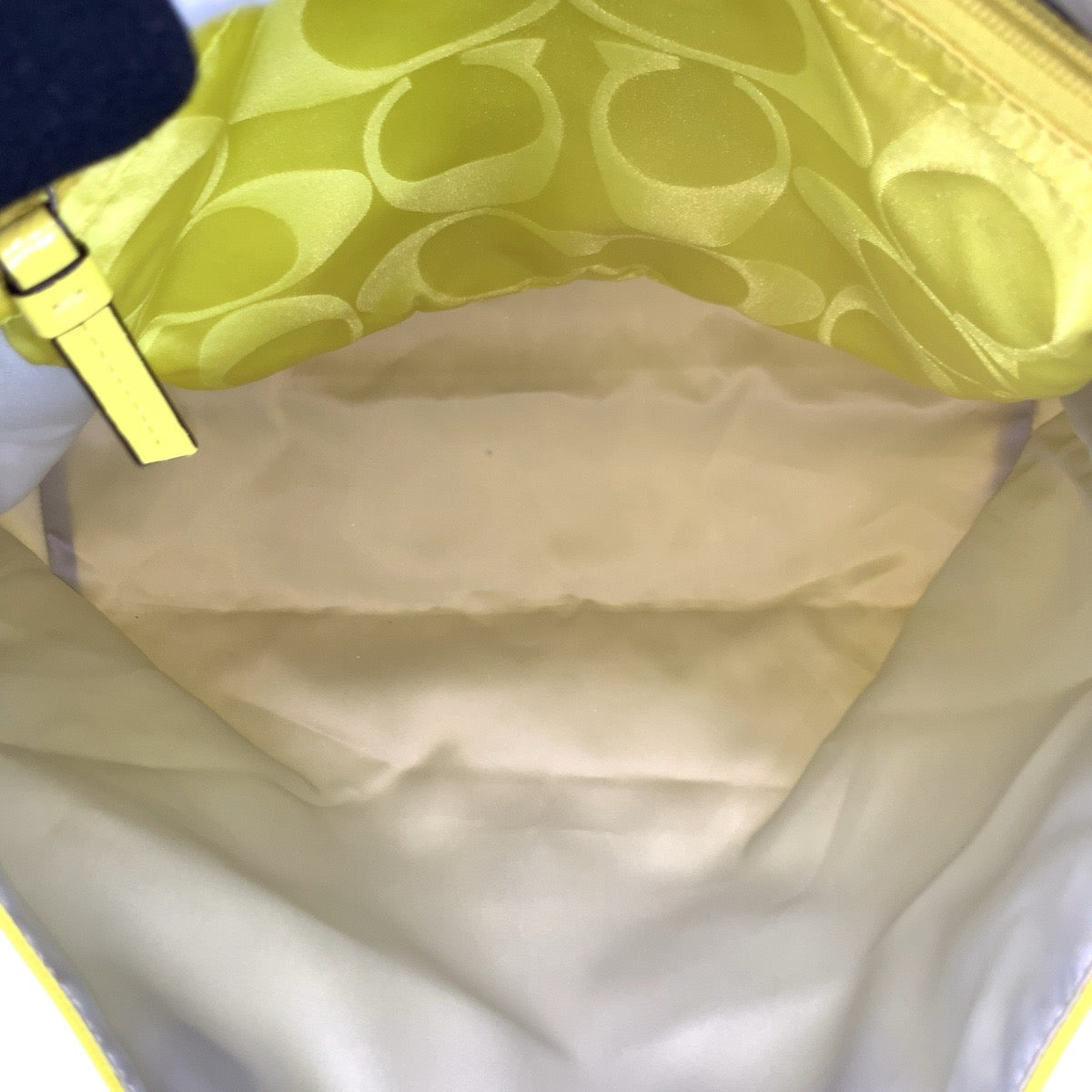 20964
COACH コーチ シグネチャー イエロー シルバー金具 ナイロン / レザー トートバッグ ショルダーバッグ レディース AB8