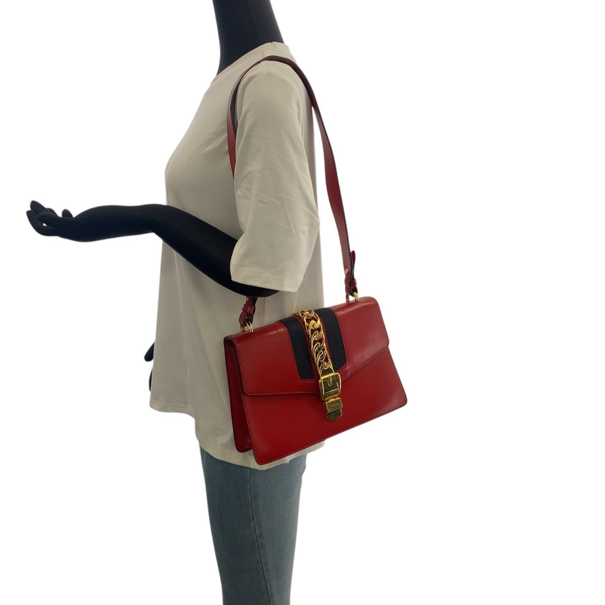 20973
GUCCI グッチ シルヴィ スモール ウェブライン レッド ゴールド金具 レザー 421882 ショルダーバッグ ポシェット レディース AB60