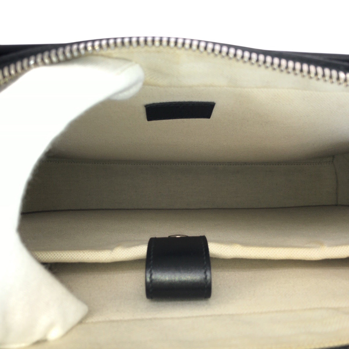 20976
GUCCI グッチ GGエンボス ブラック 黒 シルバー金具 レザー 725165 ビジネスバッグ ブリーフケース 2way メンズ A120