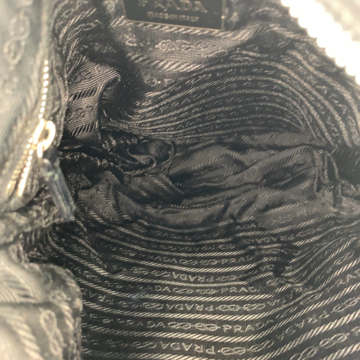 20982
PRADA プラダ テスート 三角ロゴプレート ブラック 黒 シルバー金具 ナイロン / レザー ショルダーバッグ ポシェット レディース AB20