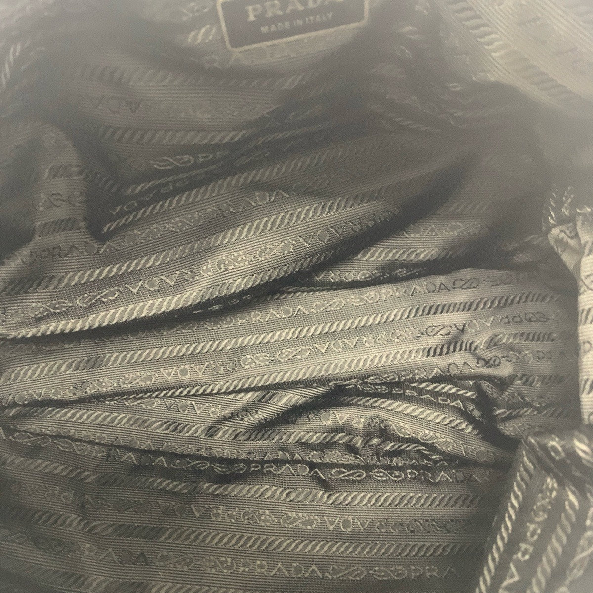 21001
PRADA プラダ テスート 三角ロゴプレート ブラック 黒 シルバー金具 ナイロン / レザー ショルダーバッグ メッセンジャーバッグ レディース ABP30