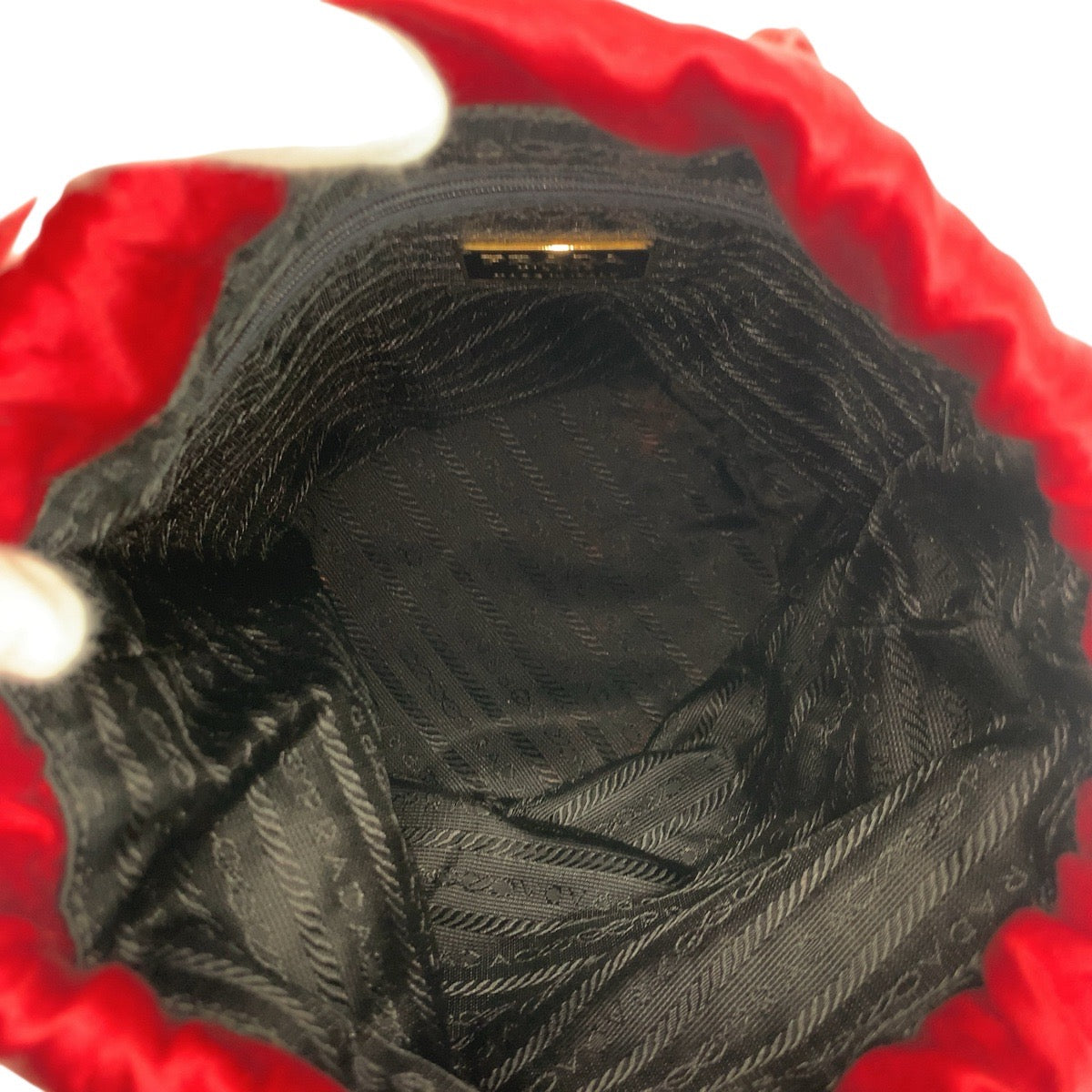 21002
PRADA プラダ ロゴ刺繍 レッド ゴールド金具 サテン ショルダーバッグ ポーチ 巾着 レディース ABP33