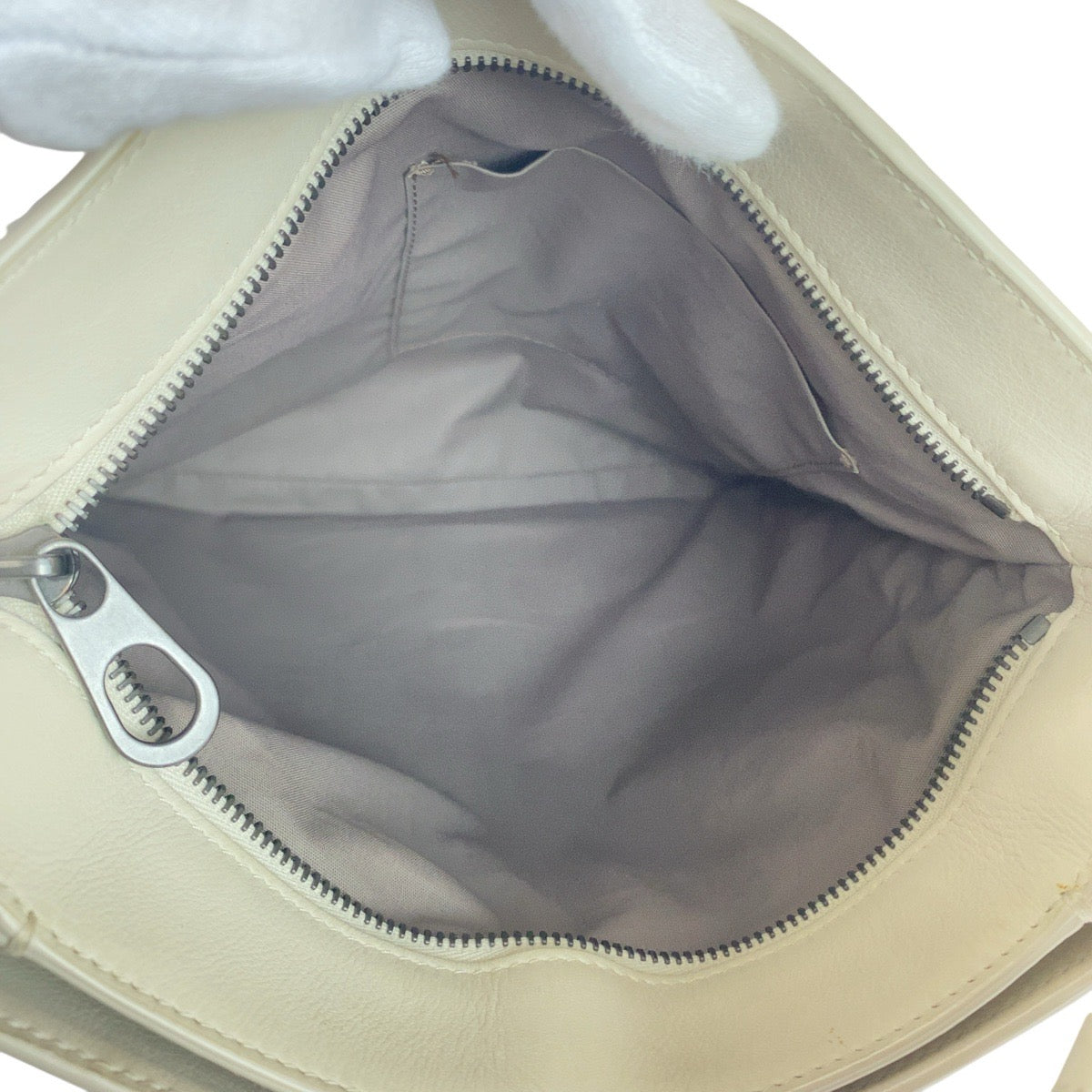 21008
BOTTEGAVENETA ボッテガヴェネタ イントレチャート ホワイト ブルー 黒 レザー BO7321925K ショルダーバッグ メッセンジャーバッグ メンズ ABP44