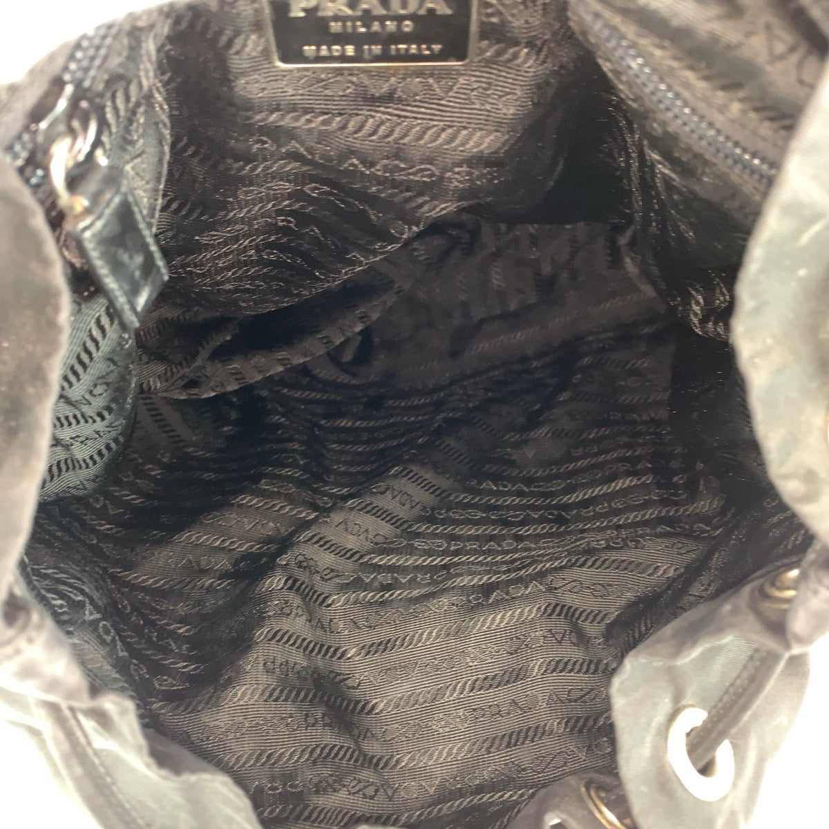 21009
PRADA プラダ テスート 三角ロゴプレート ブラック 黒 シルバー金具 ナイロン / レザー リュック バックパック レディース ABP44