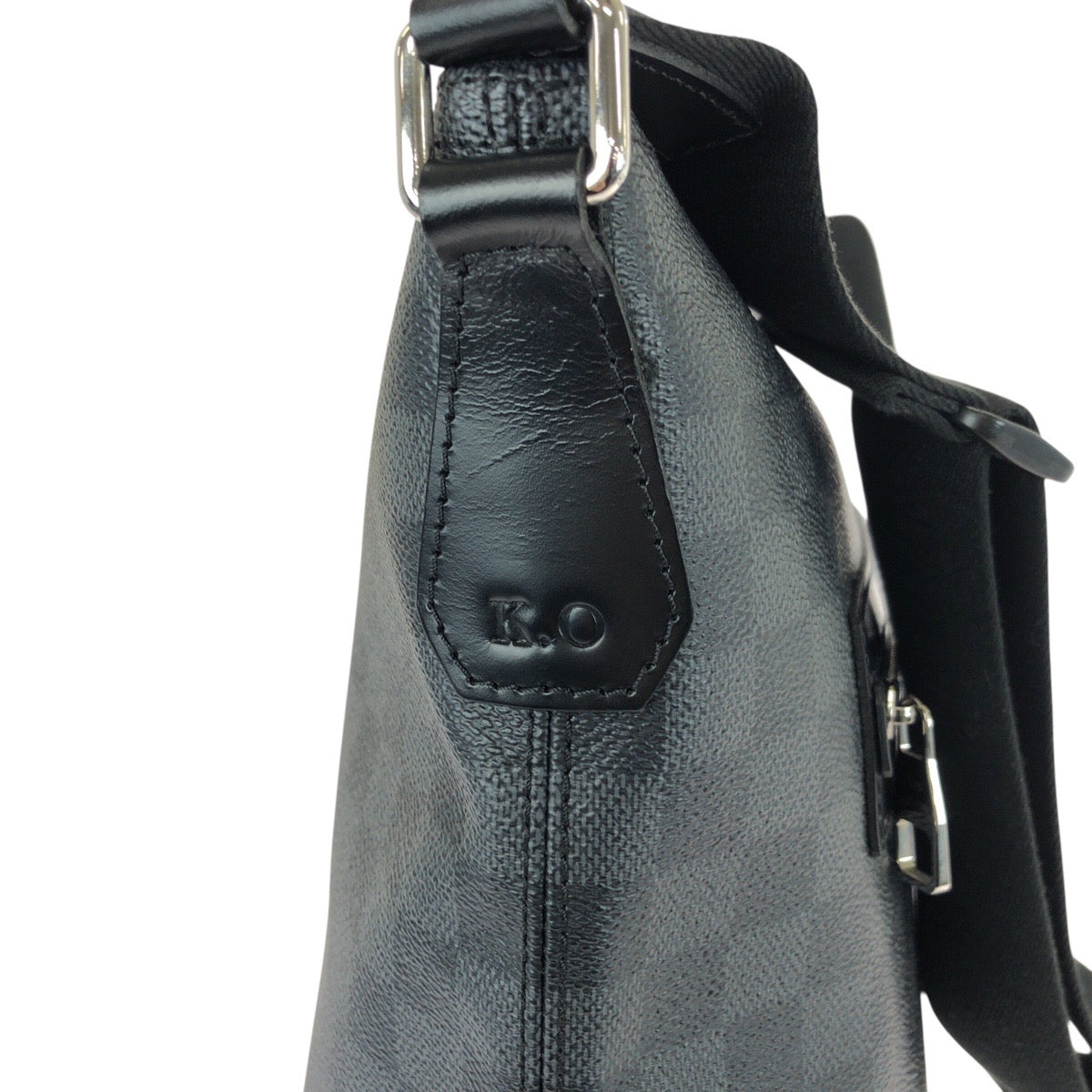 21011
LOUIS VUITTON ルイヴィトン ダミエ グラフィット ミックMM ブラック 黒 シルバー金具 PVC / レザー N41106 ショルダーバッグ ビジネスバッグ メンズ A80