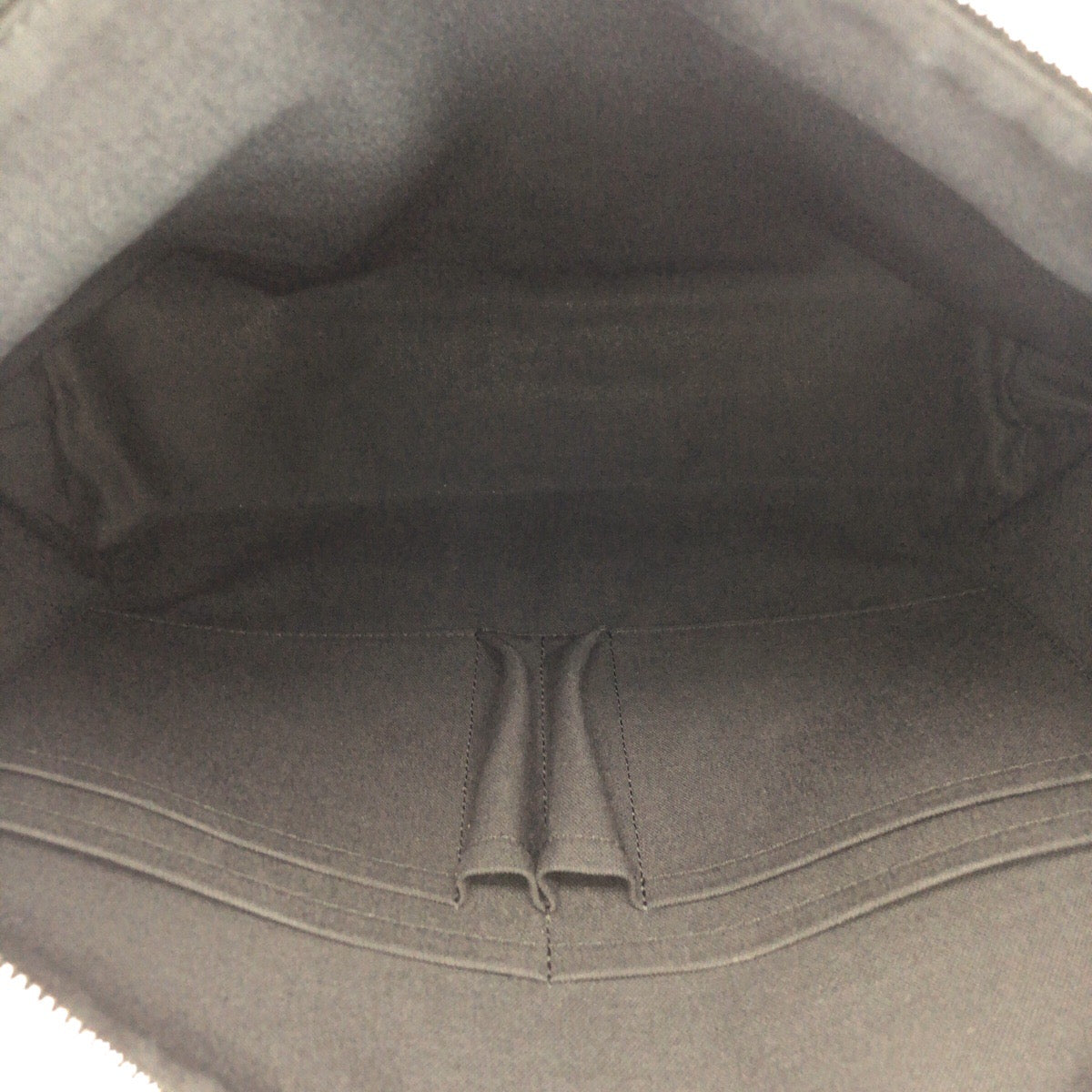 21011
LOUIS VUITTON ルイヴィトン ダミエ グラフィット ミックMM ブラック 黒 シルバー金具 PVC / レザー N41106 ショルダーバッグ ビジネスバッグ メンズ A80