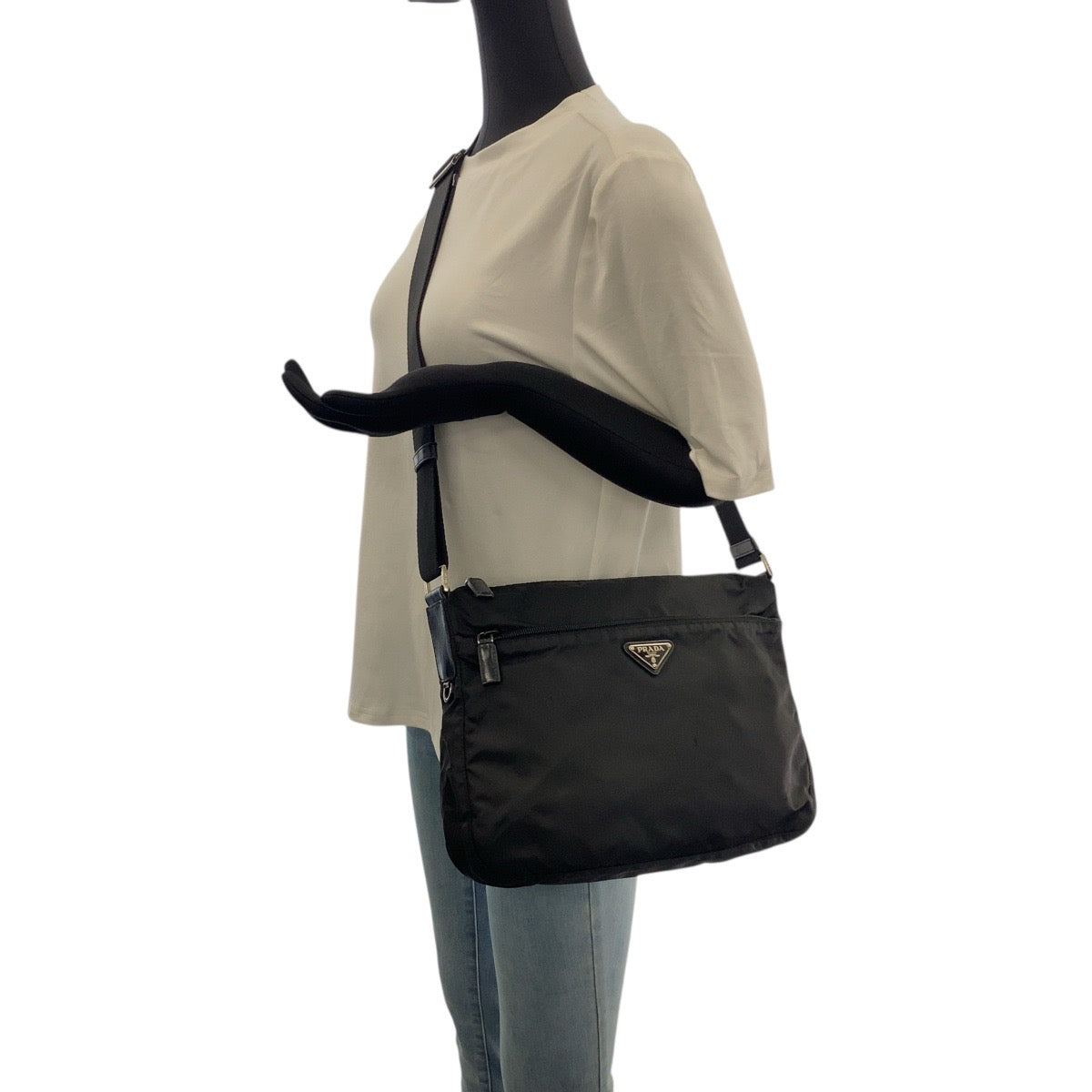 21016
PRADA プラダ テスート 三角ロゴプレート ブラック 黒 シルバー金具 ナイロン / レザー ショルダーバッグ ポシェット レディース AB26