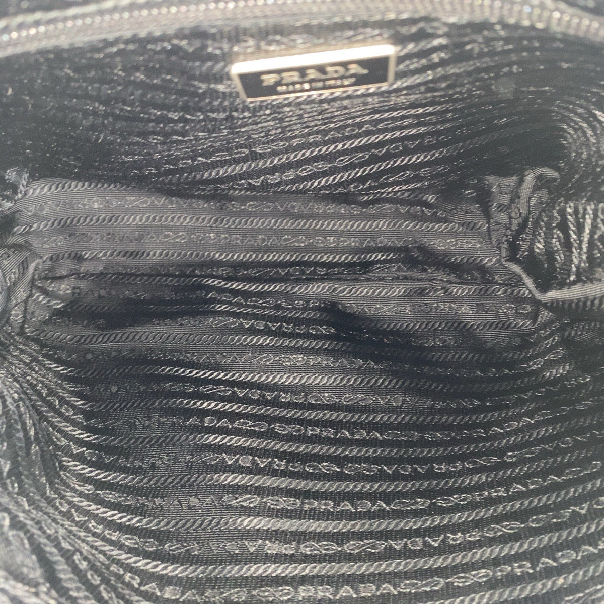 21016
PRADA プラダ テスート 三角ロゴプレート ブラック 黒 シルバー金具 ナイロン / レザー ショルダーバッグ ポシェット レディース AB26