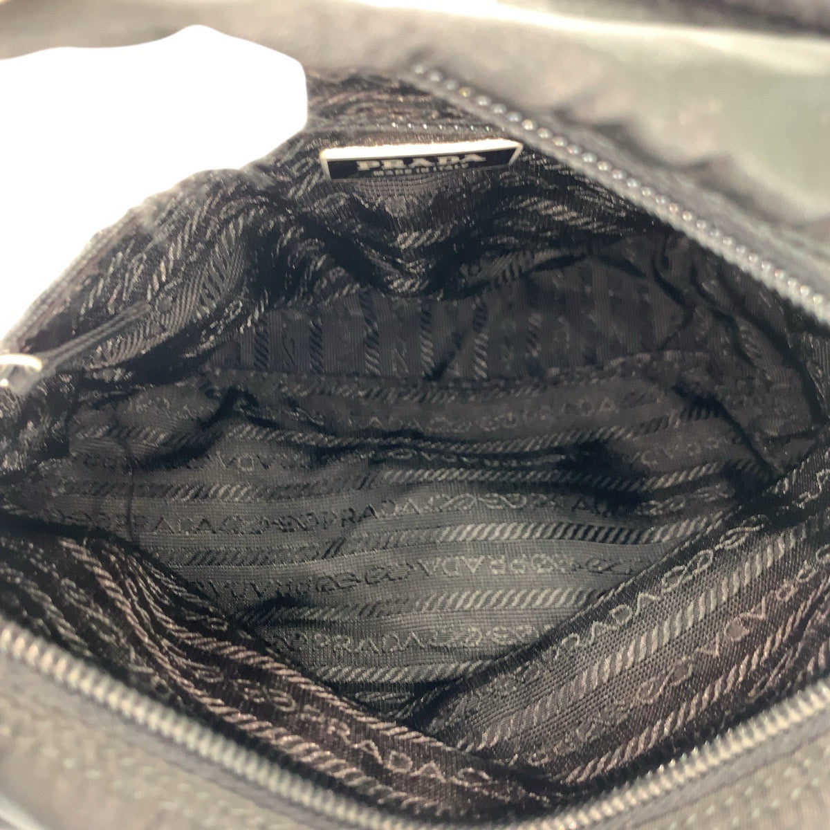 21024
PRADA プラダ テスート 三角ロゴプレート ブラック 黒 シルバー金具 ナイロン / レザー ショルダーバッグ メッセンジャーバッグ レディース ABP28