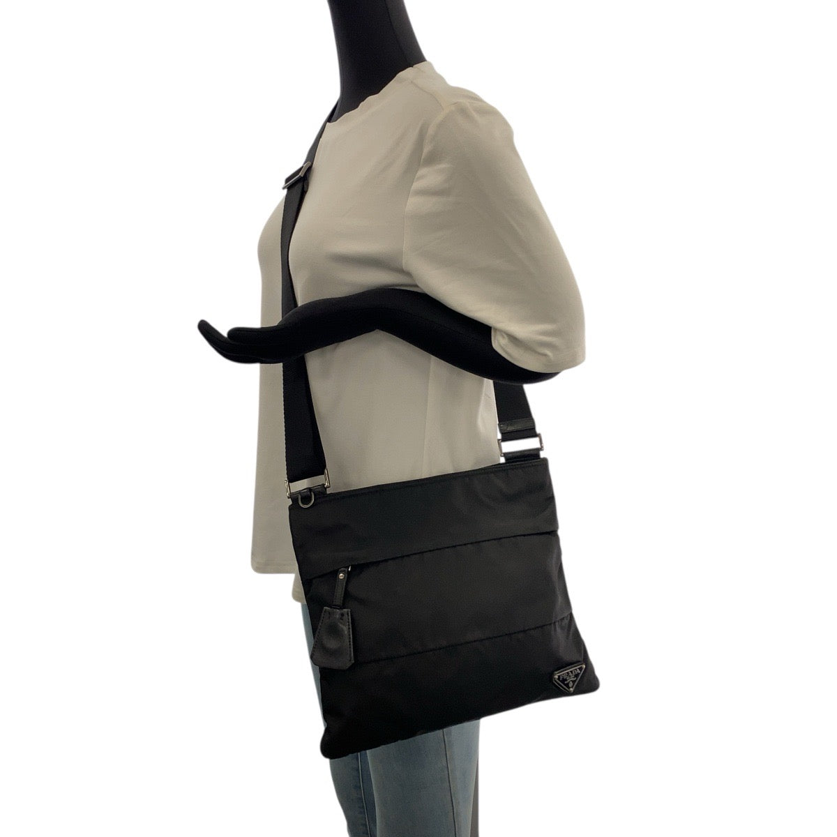 21026
PRADA プラダ テスート 三角ロゴプレート ブラック 黒 シルバー金具 ナイロン / レザー ショルダーバッグ ポシェット レディース ABP33