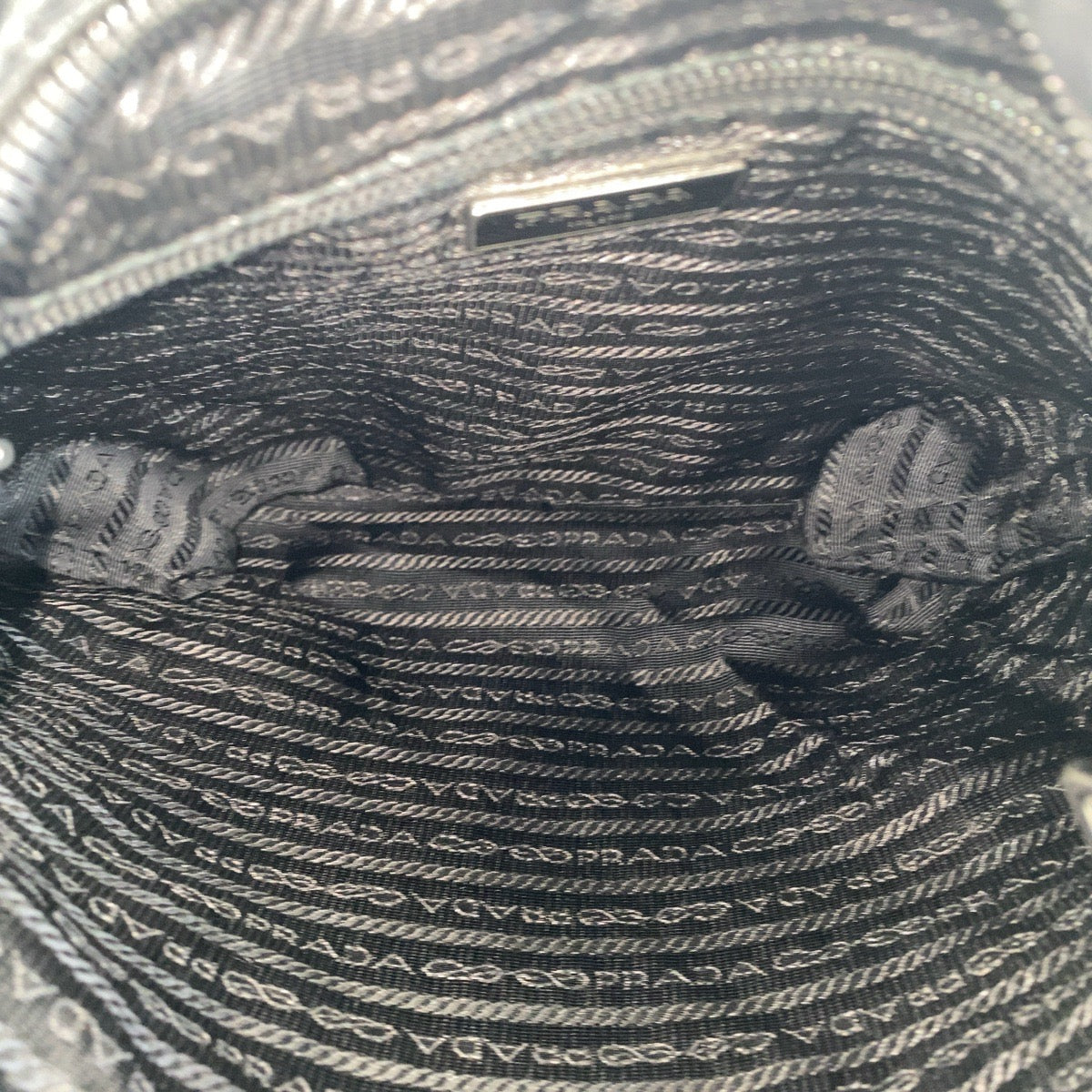 21026
PRADA プラダ テスート 三角ロゴプレート ブラック 黒 シルバー金具 ナイロン / レザー ショルダーバッグ ポシェット レディース ABP33