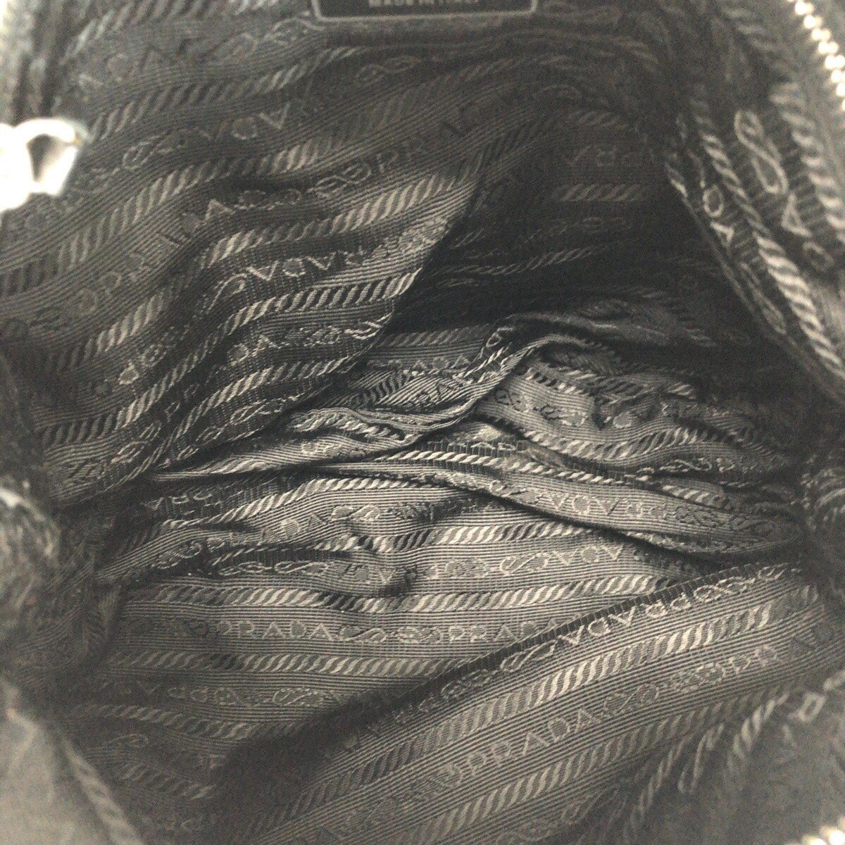 21031
PRADA プラダ テスート 三角ロゴプレート ブラック 黒 シルバー金具 ナイロン / レザー ショルダーバッグ ポシェット レディース AB22