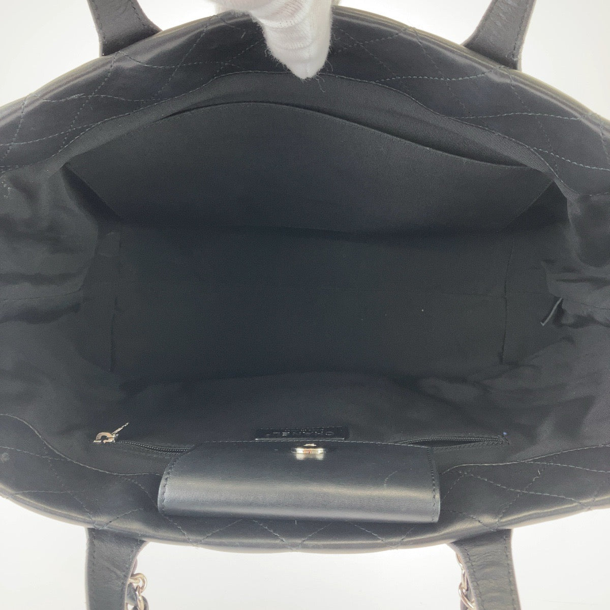 21040
CHANEL シャネル マトラッセ ココマーク ブラック 黒 シルバー金具 ラムスキン トートバッグ チェーンショルダーバッグ レディース A