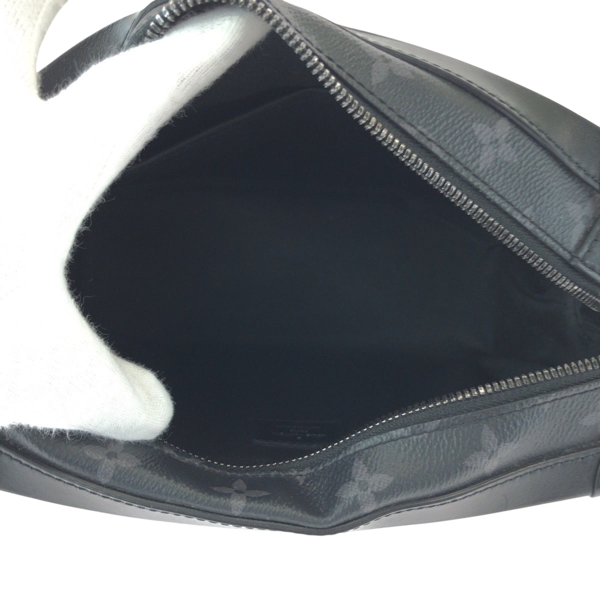 21043
LOUIS VUITTON ルイヴィトン モノグラム エクリプス ソフトトランク ブラック ブラック金具 PVC M44730 チェーン ショルダーバッグ ポシェット メンズ ABP